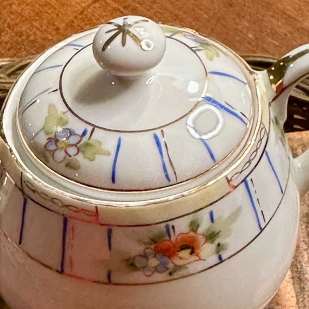 Vintage Rising Sun Nippon Floral Porcelain Small Sugar Bowl with Gold Accents - Picture 5 of 16